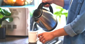 Sağlıklı Sabahlar İçin Sıcak Su: TikTok'un Yeni Trendinin Gerçek Faydaları!